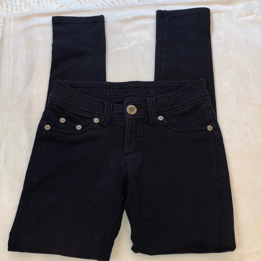 Guess Black Knit Stretchy Jeggings. Size tag is worn. EUC. Faux front pockets.